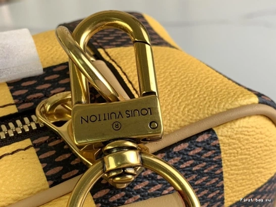 First bag ru Chess LOUIS VUITTON Messenger-24*24*8CM 0813